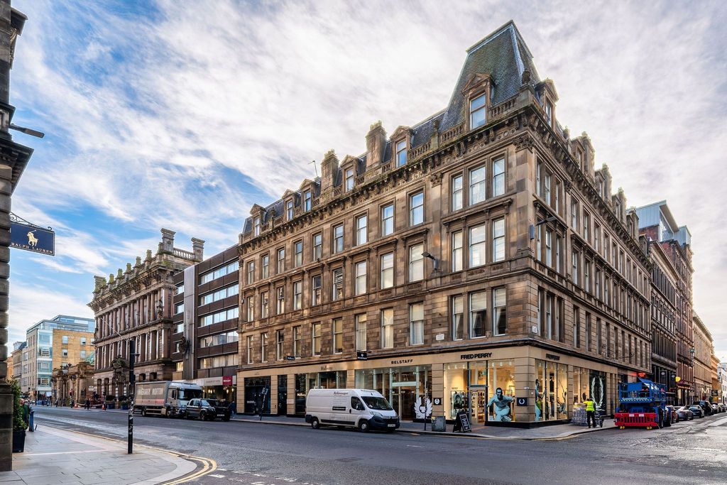 Property photo 2 of 32