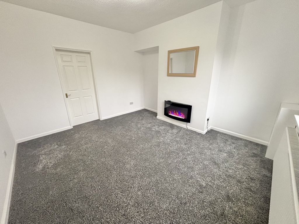 Property photo 2 of 25