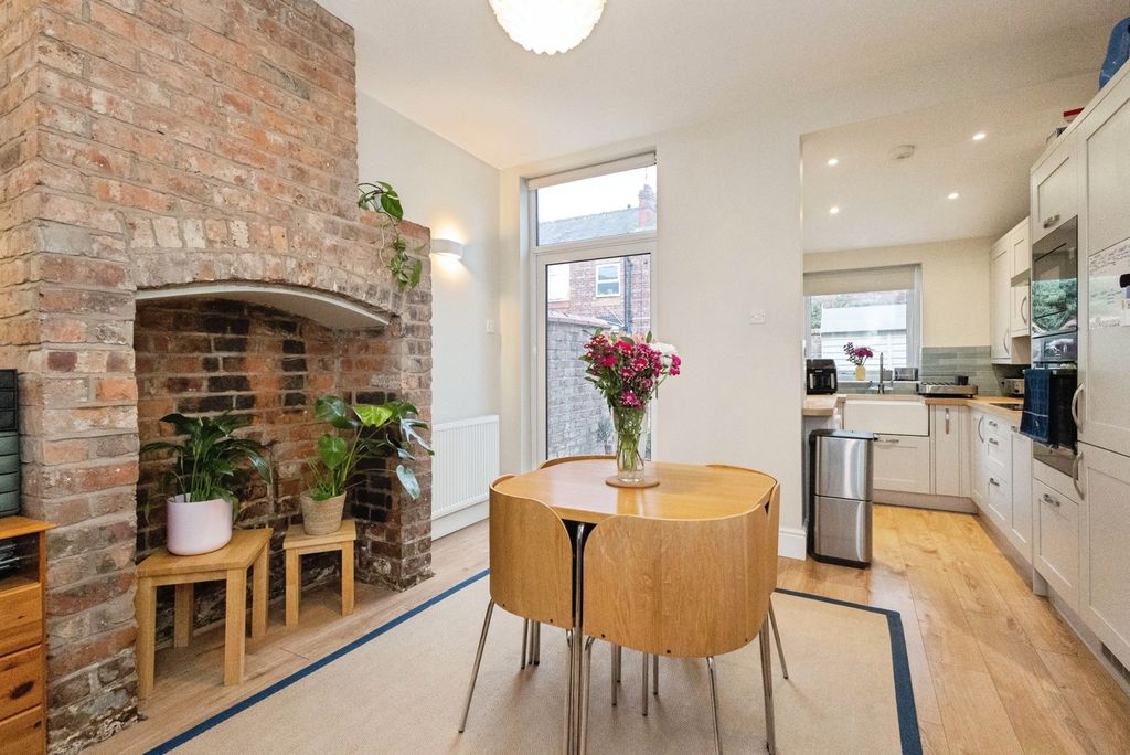 Property photo 3 of 24 Pbox-Img.Jpg