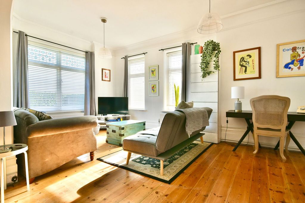 Property photo 3 of 19