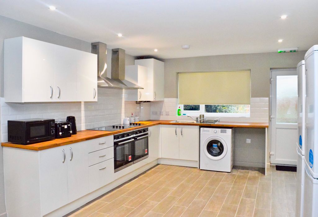 Property photo 1 of 7 Communal Kitchen