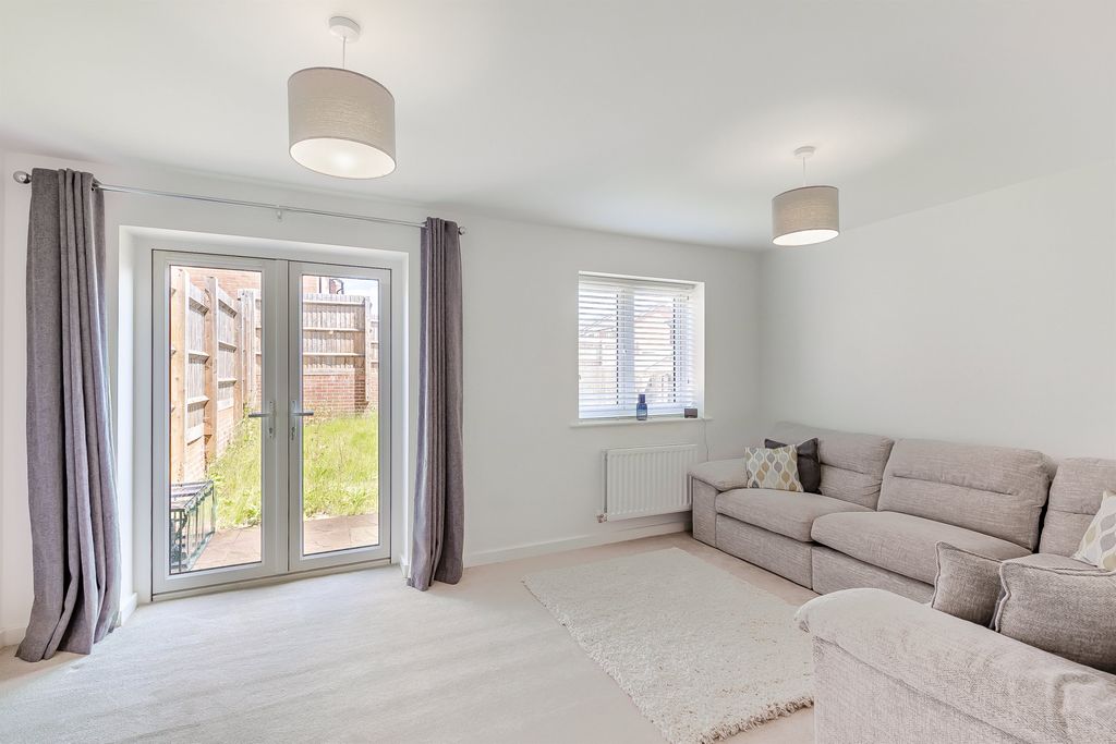 Property photo 3 of 28