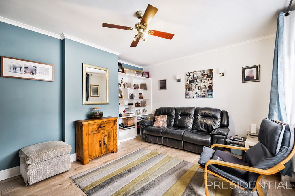 Property photo 2 of 33