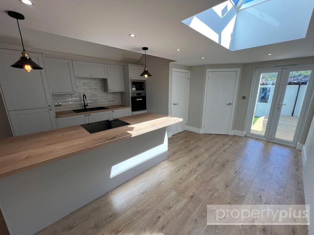 Property photo 1 of 18 Picture No. 02