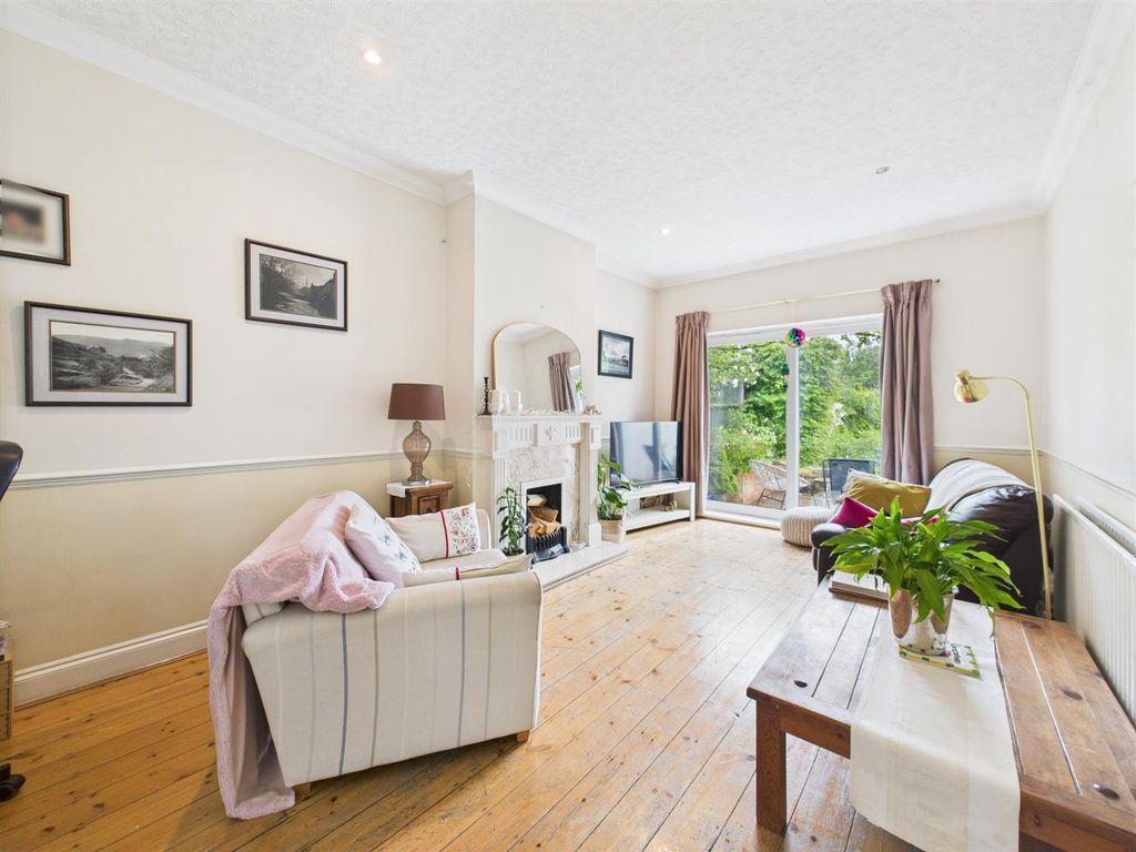 Property photo 2 of 14 Cam05080G0-Pr0104-Still015.Jpg