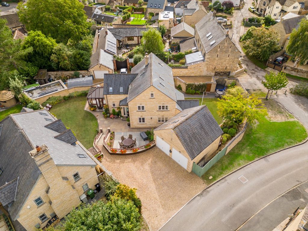 Property photo 1 of 33