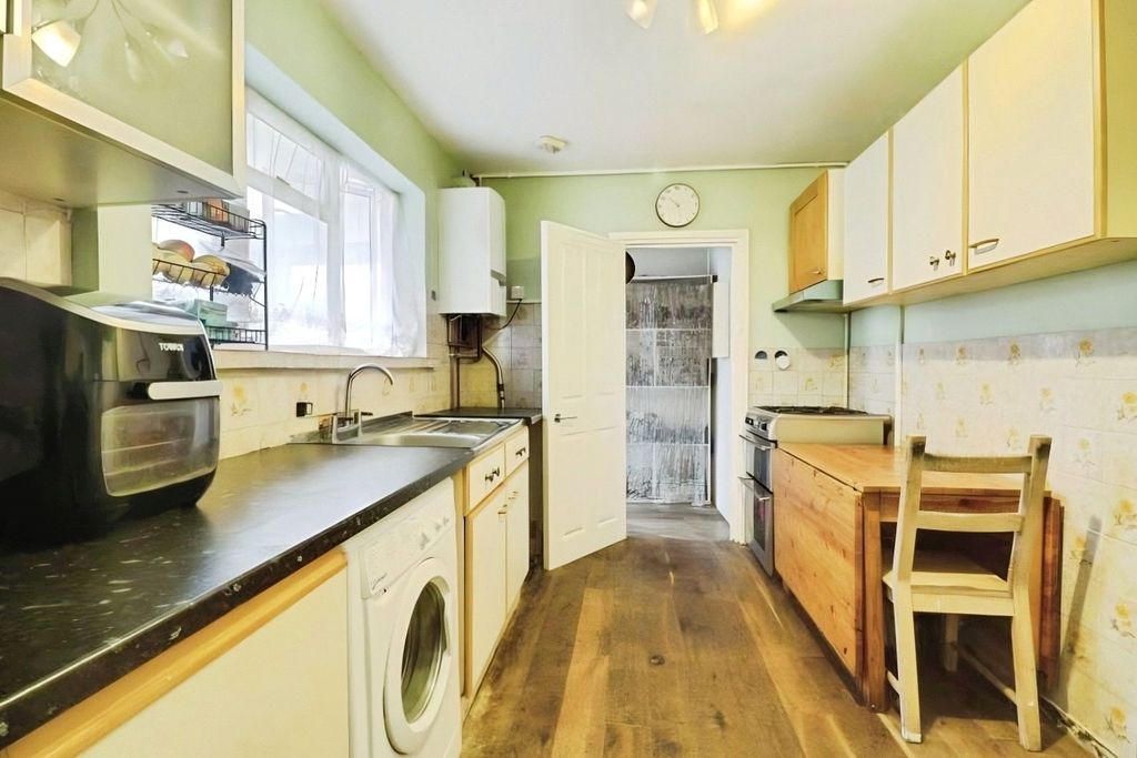 Property photo 1 of 10 Picture No. 08