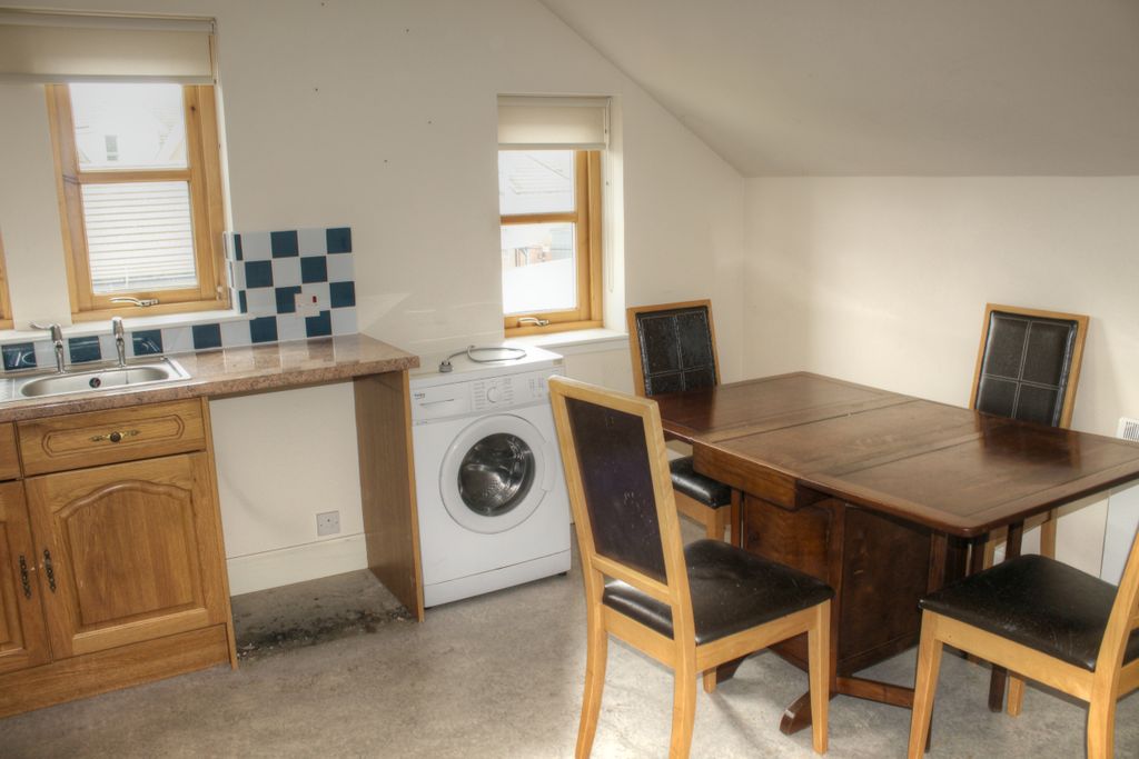 Property photo 3 of 12 Kitchen