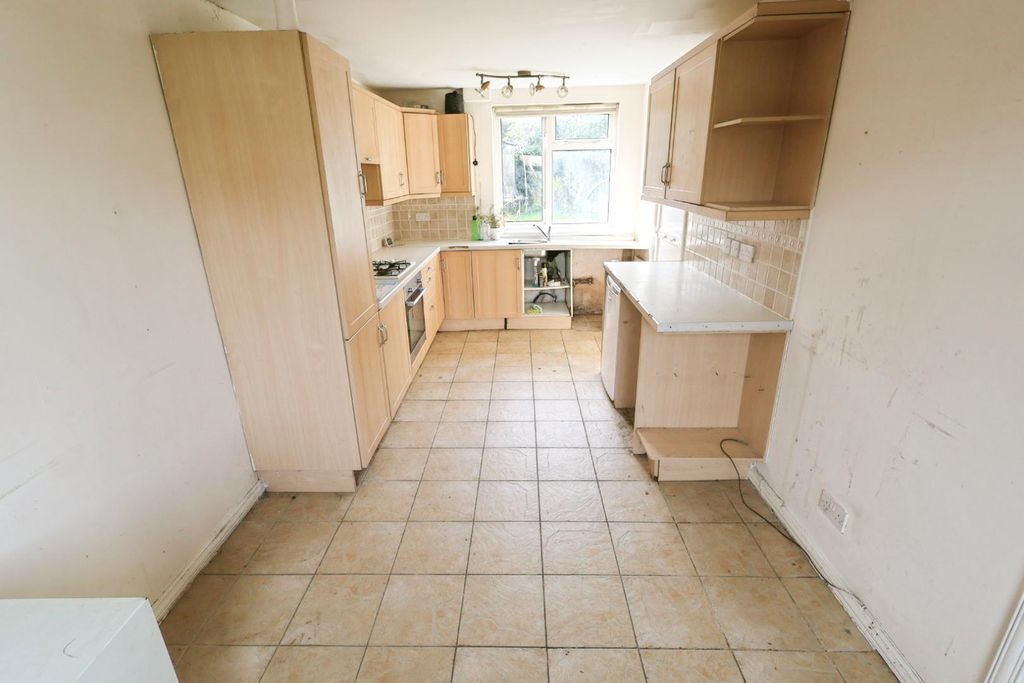 Property photo 3 of 10 Kitchen/Dining Room