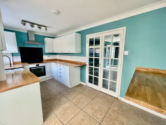 Property photo 3 of 9 Kitchen