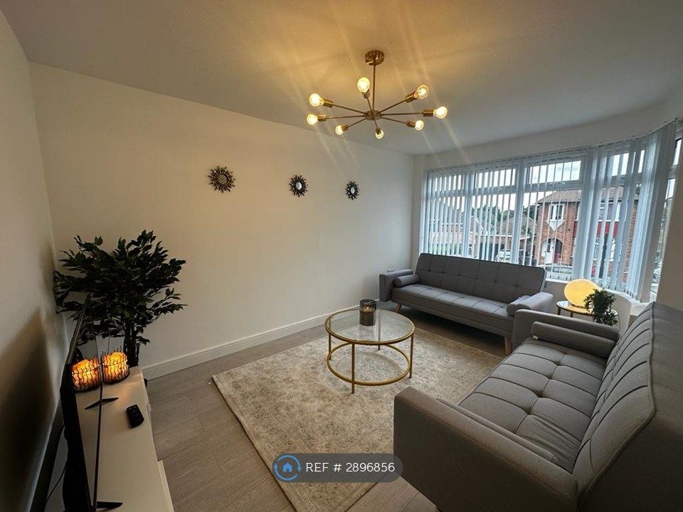 Property photo 2 of 22 Living Room