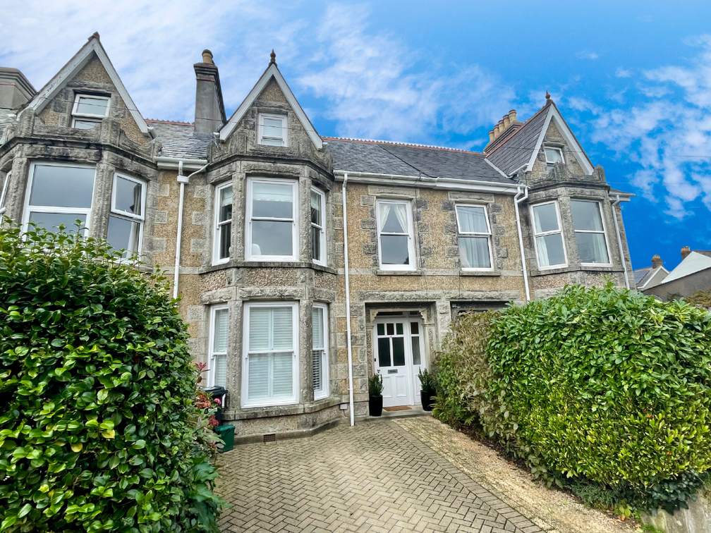 Property photo 1 of 32