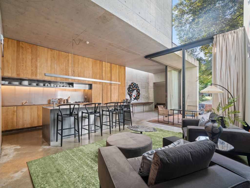 Property photo 3 of 19 4712865