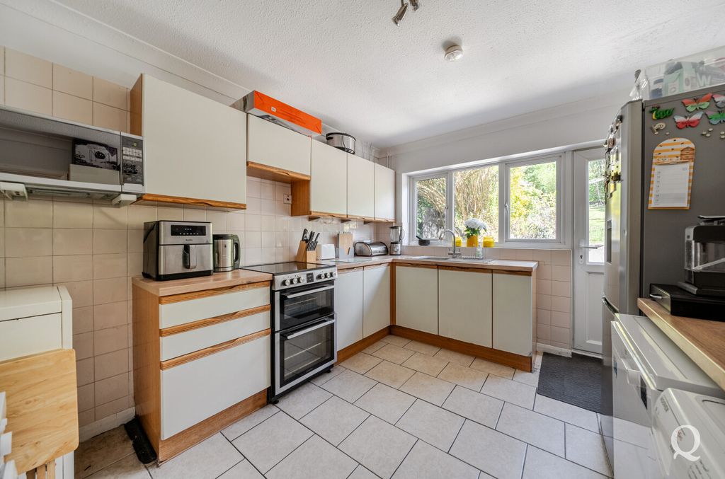 Property photo 2 of 23 5ee2B893-01B8-4Ca...