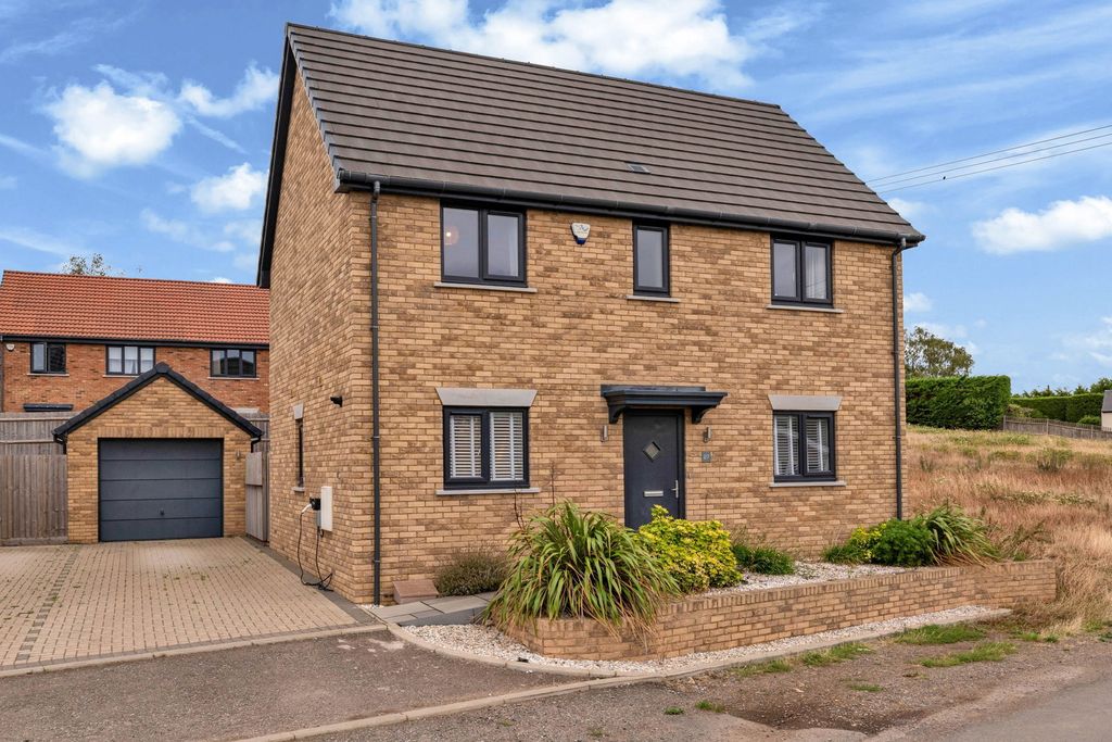 Property photo 1 of 35
