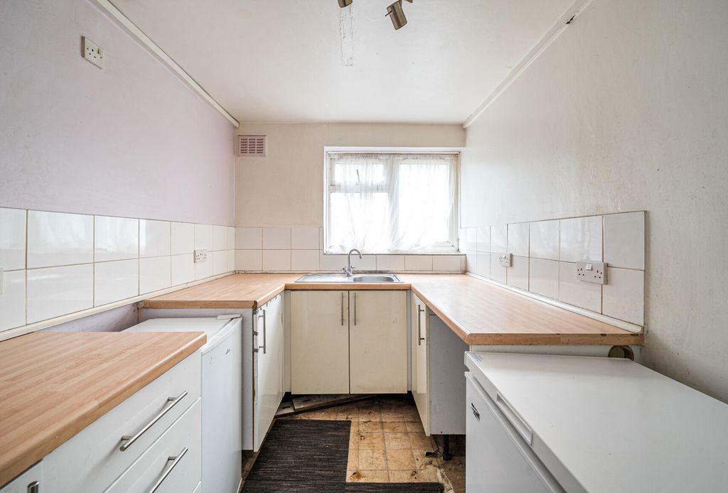 Property photo 3 of 20 1-6A0364A8d2F20-1...