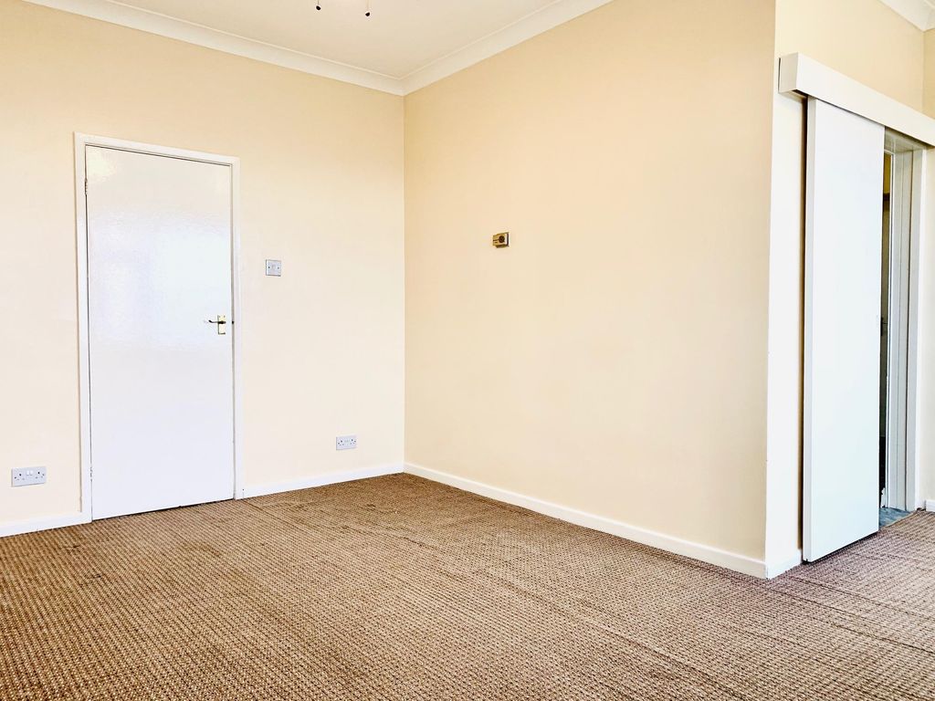 Property photo 3 of 16 Living Room