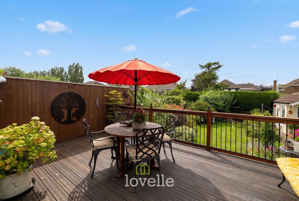 Property photo 2 of 32