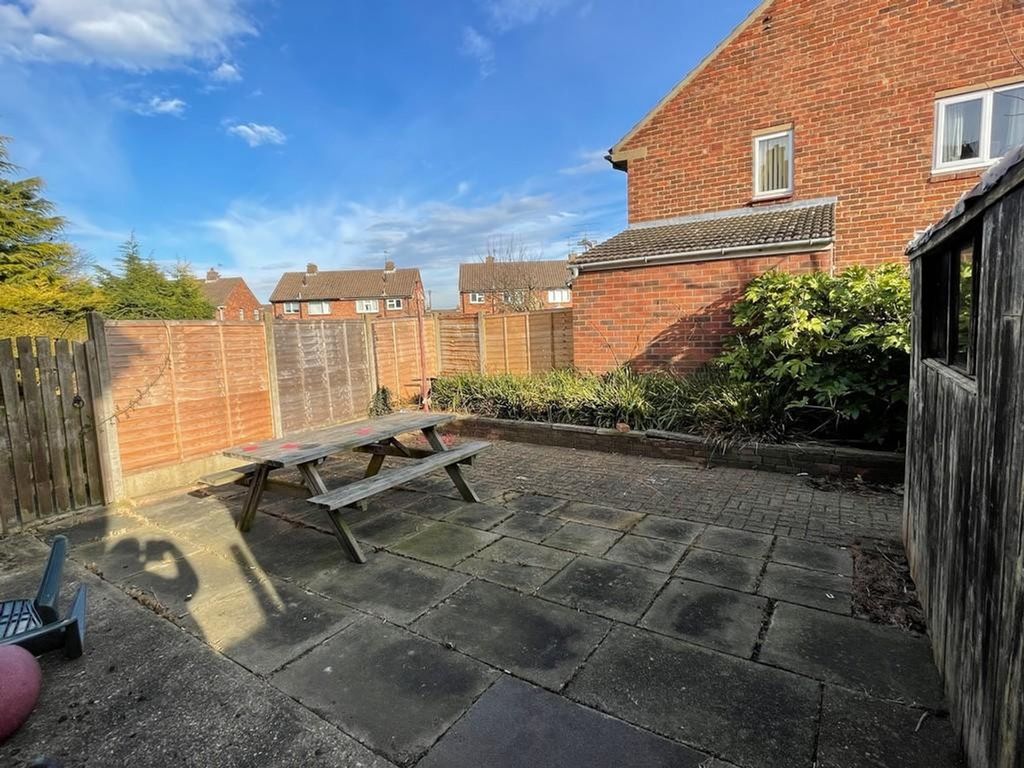 Property photo 3 of 7 A Spacious And Well-Lit Garden Area Perfect For Re...