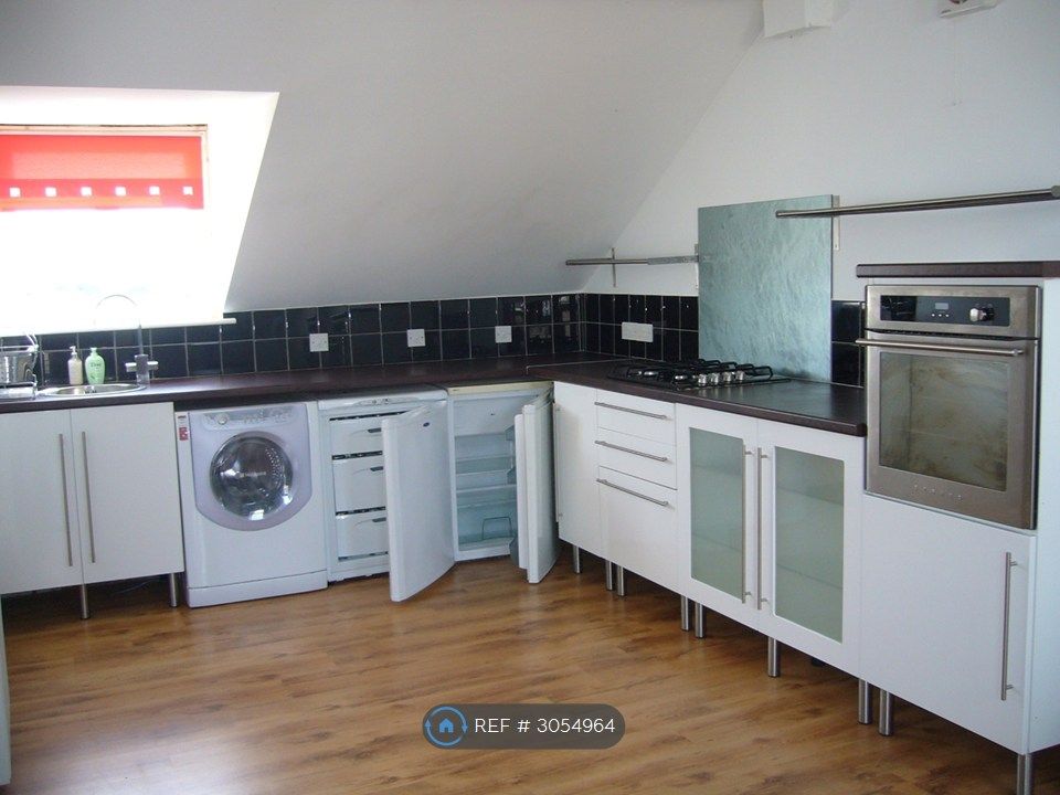 Property photo 3 of 8 Kitchen