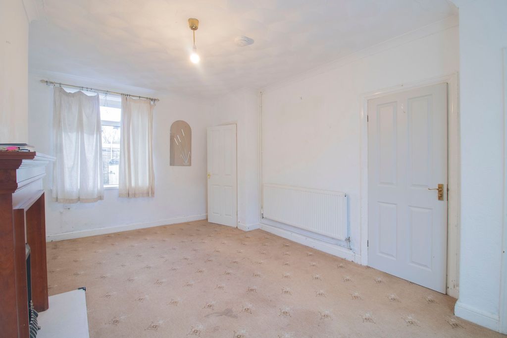 Property photo 3 of 22