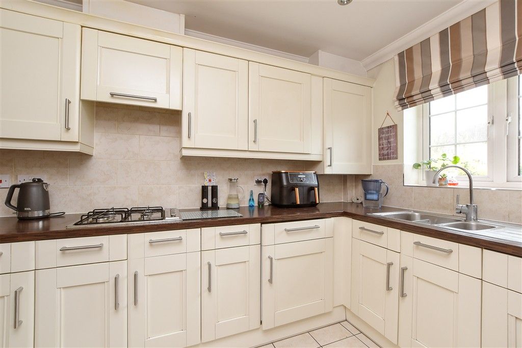 Property photo 3 of 16 Kitchen