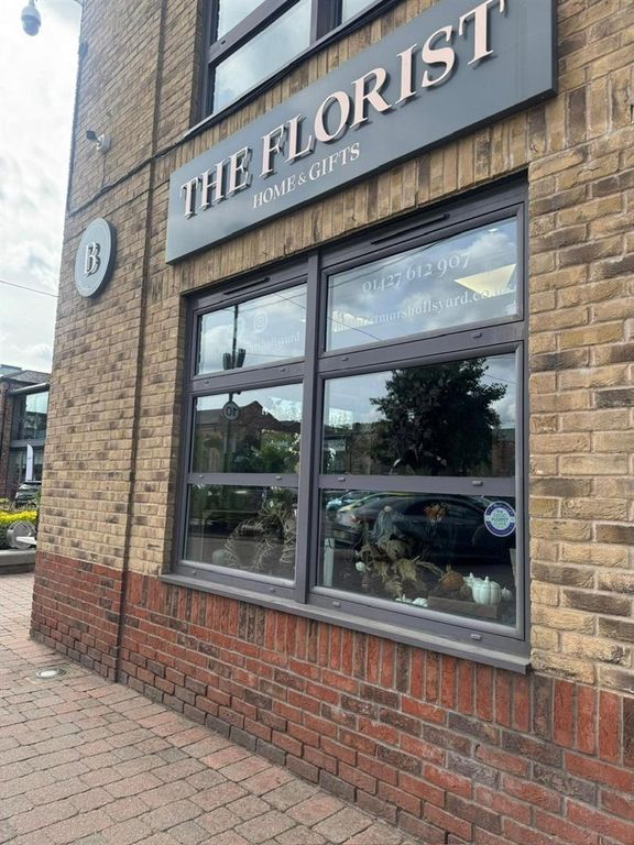 Property photo 2 of 11 Side