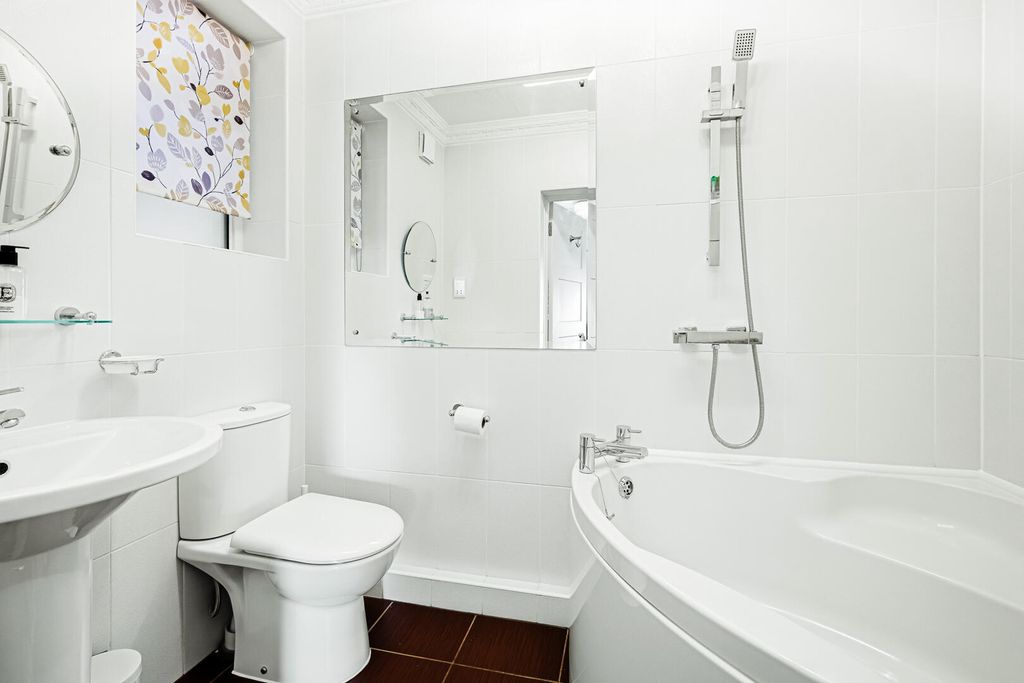 Property photo 1 of 33 Bathroom/WC