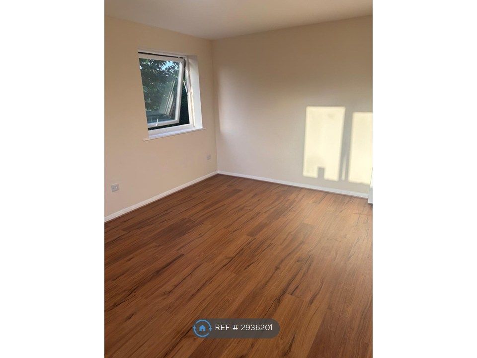 Property photo 1 of 5 Living Room