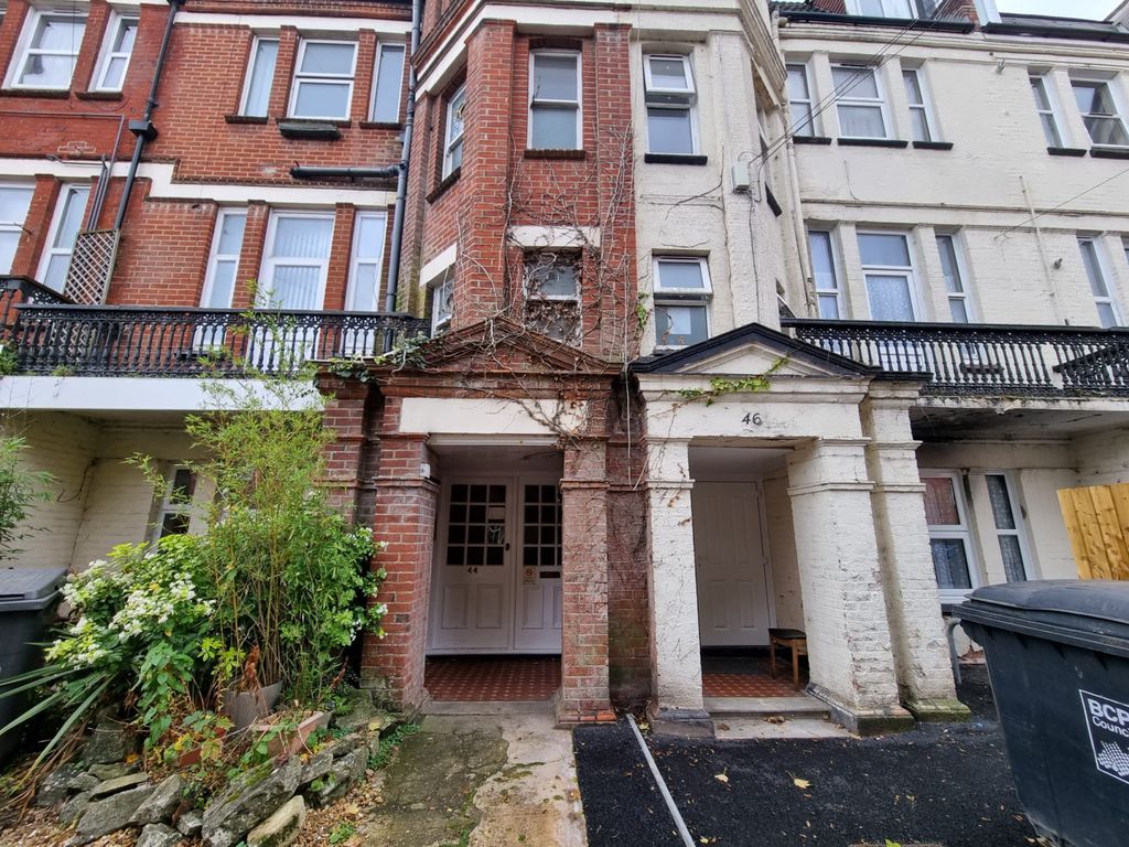 Property photo 1 of 15 One Bedroom Spacious Furnished Flat With The Added Bonus Of An Office To Work From Home In A Great Central Location In Bournemouth