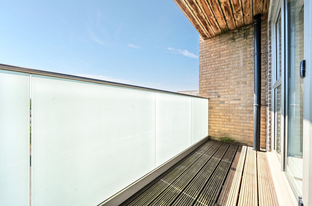 Property photo 2 of 10 Balcony