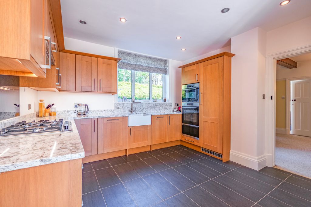 Property photo 3 of 46