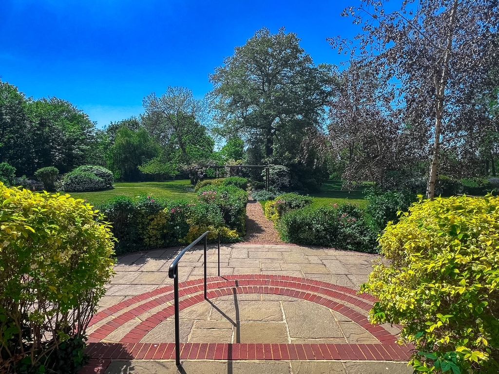 Additional image 32 of 2 bed flat for saleMolesey Park Road, East Molesey KT8