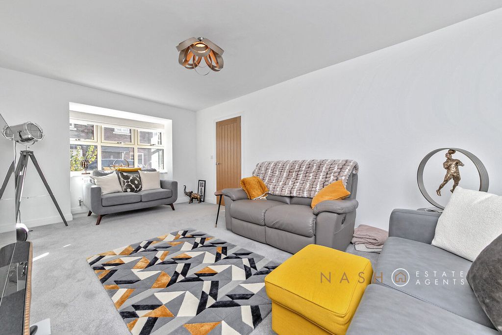 Property photo 3 of 37