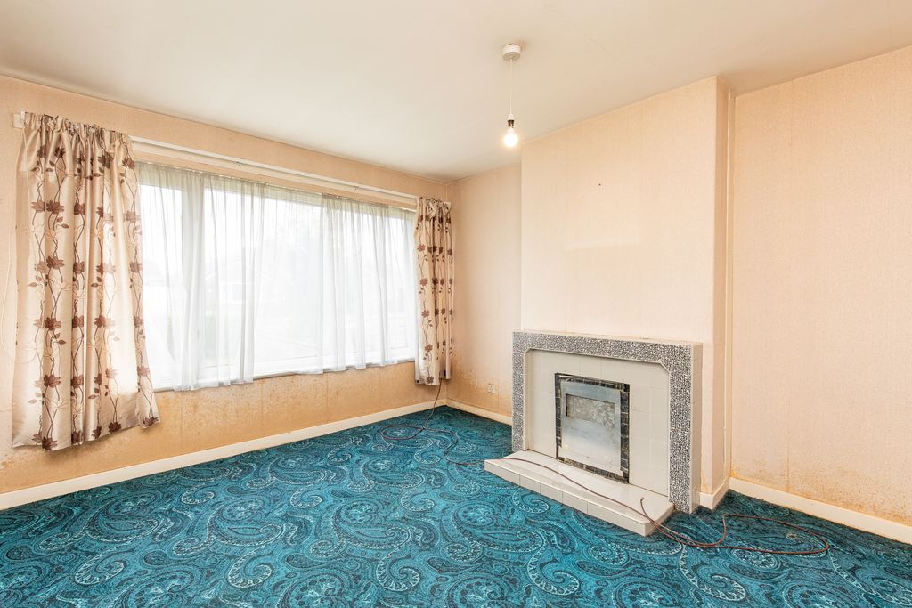 Property photo 3 of 10 Living Room