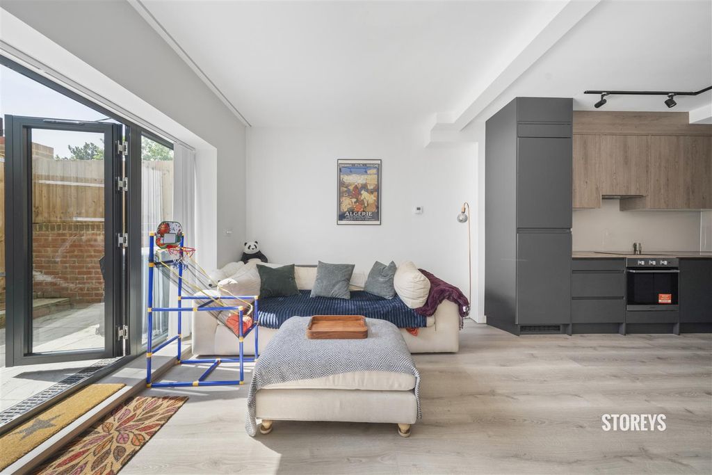 Property photo 3 of 31