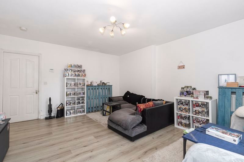 Property photo 3 of 11 Photo 6
