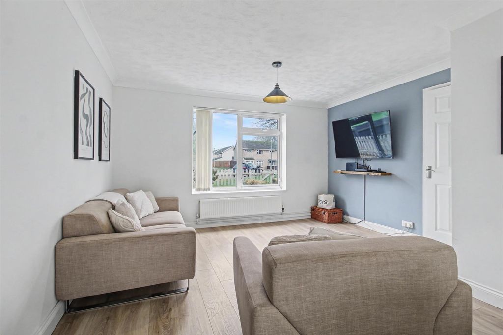 Property photo 3 of 25 Lounge