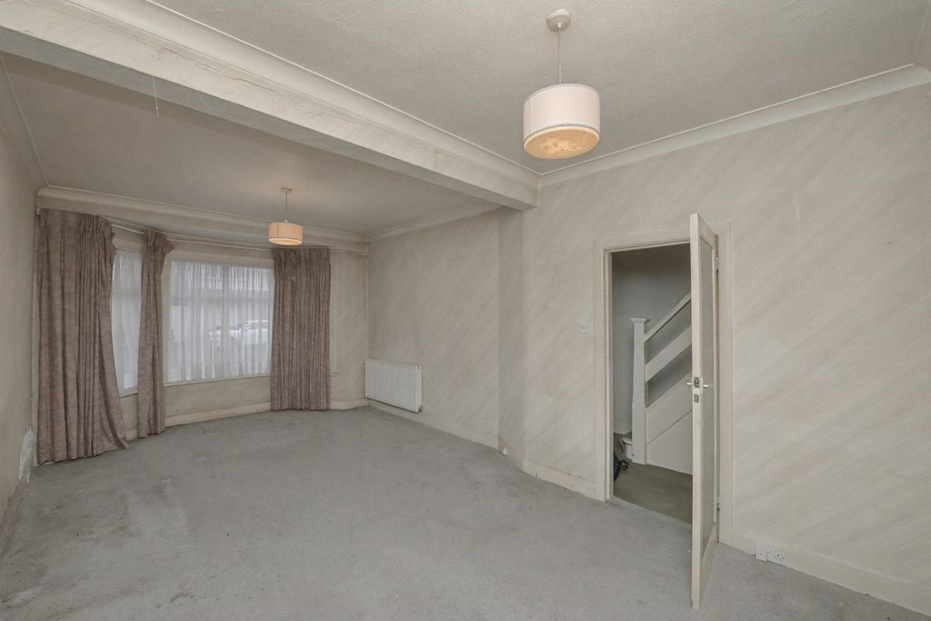 Property photo 3 of 12 43 Norman Road, Sutton, Surrey, Sm1 2Tb