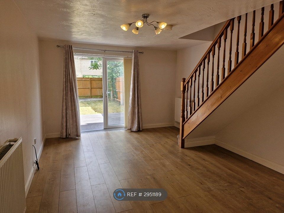 Property photo 2 of 11 Living Room