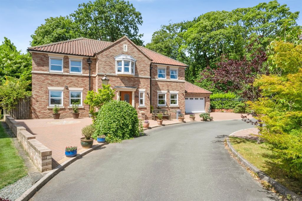 Property photo 1 of 32