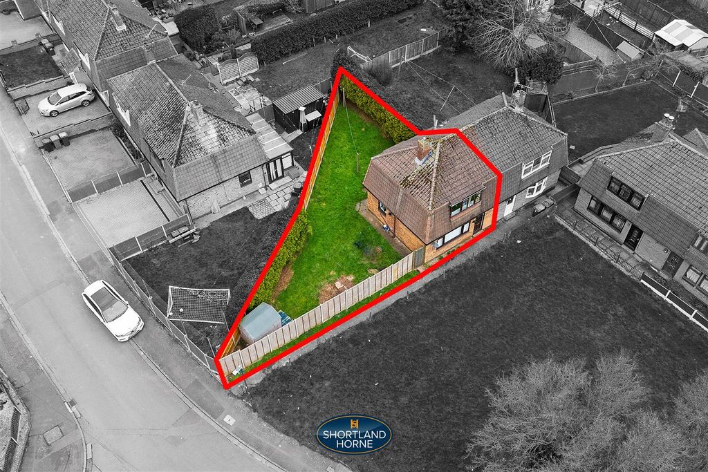 Property photo 2 of 30 2 Winster Close (4 Of 30).Jpg