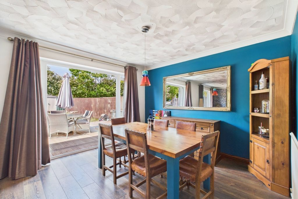 Property photo 3 of 15 Dining