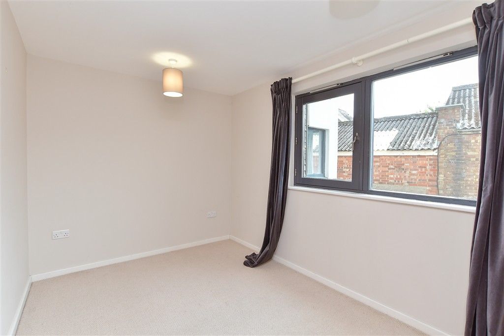 Property photo 2 of 10 Bedroom