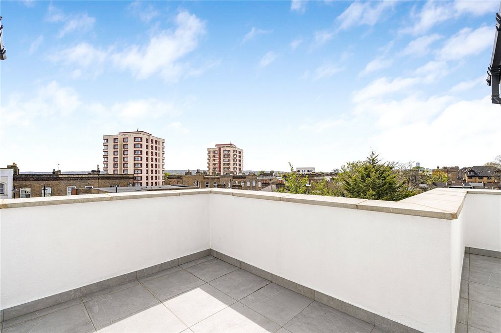 Property photo 3 of 20 Roof Terrace