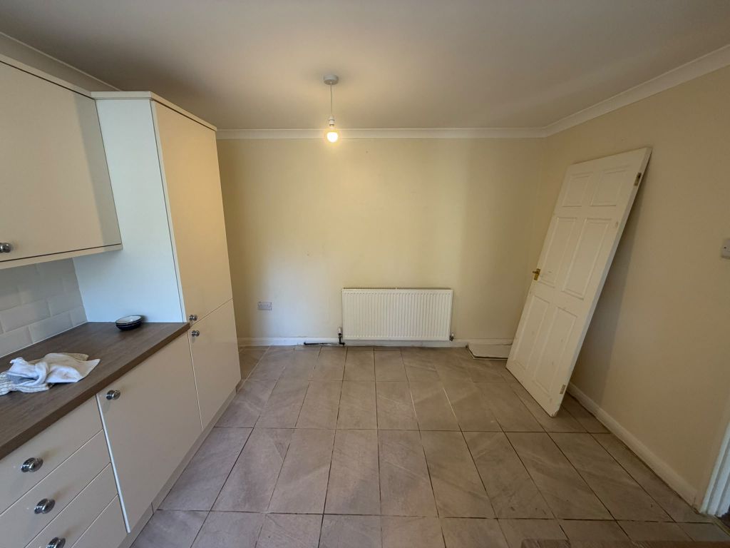 Property photo 1 of 8 Kitchen