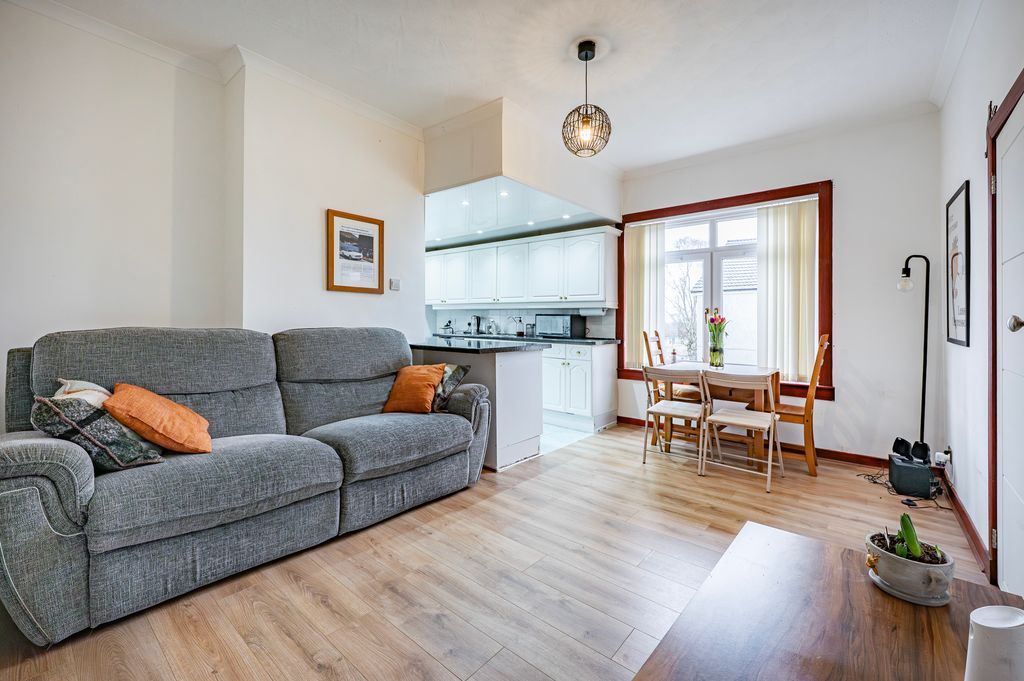 Property photo 2 of 33