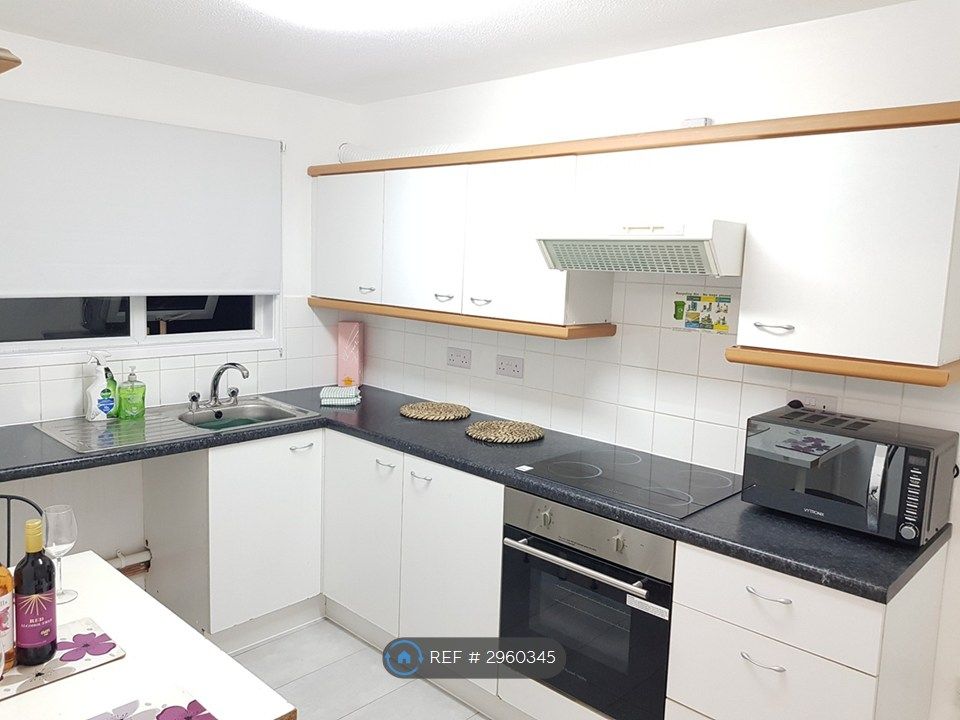 Property photo 1 of 17 Kitchen