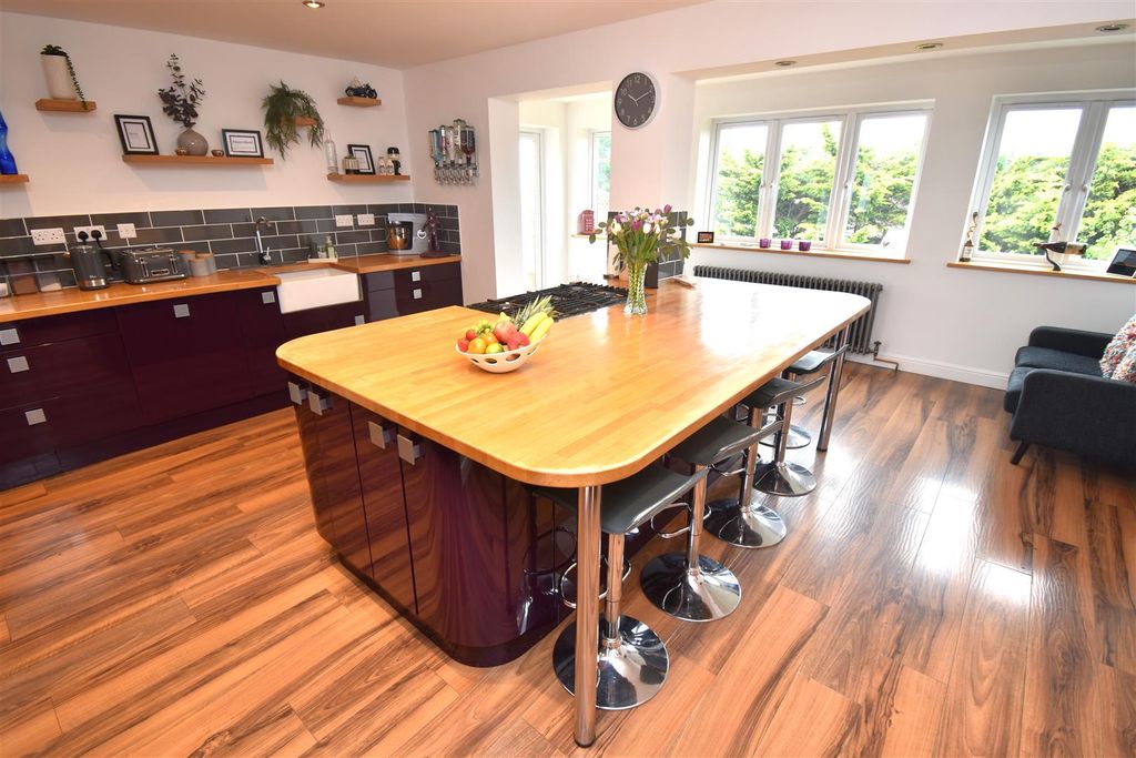 Property photo 3 of 32