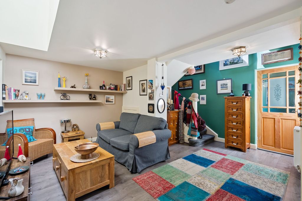 Property photo 3 of 14